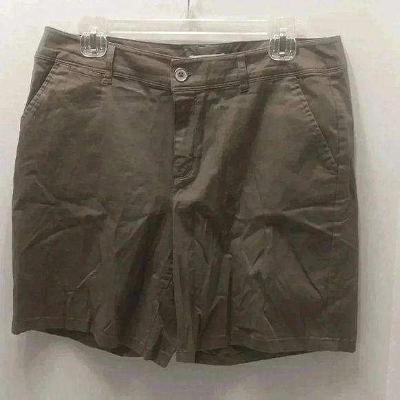 CATO Contemporary Oak Moss Green Shorts Size 12 - Picture 1 of 5